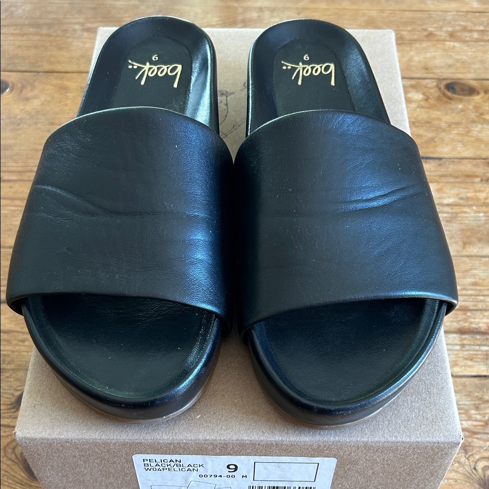 beek Black Leather Sandals